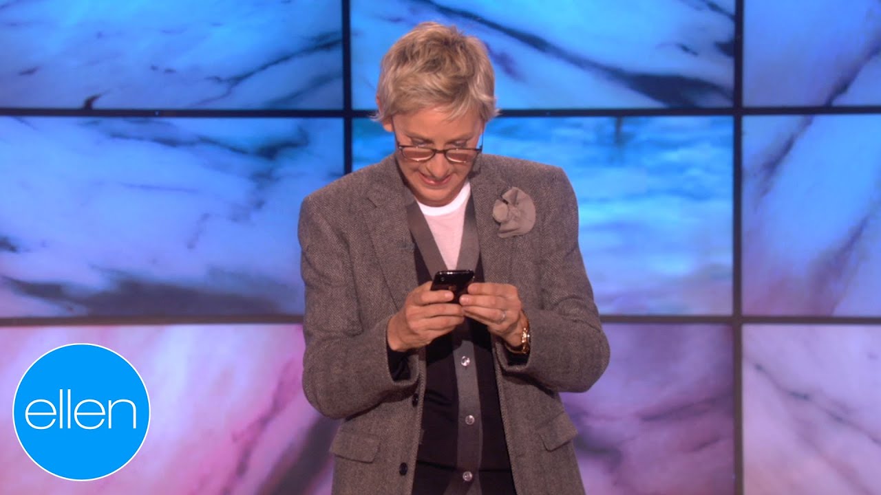 ⁣Ellen Learns How to Text Message (Season 7)