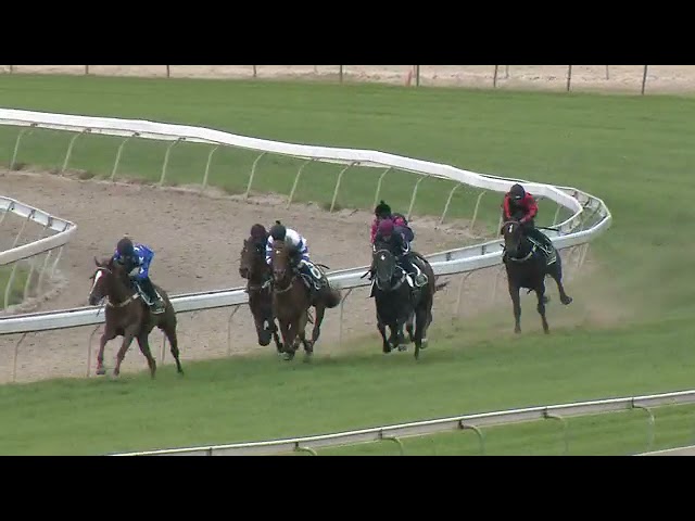 PAR UN NEZ PERFORMS AT THE TRIALS