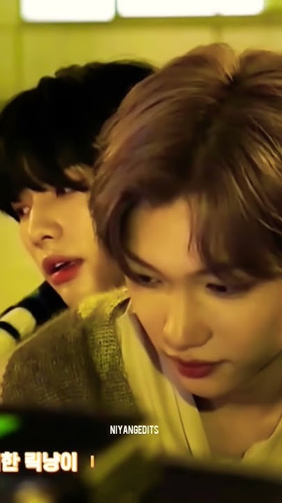 Stray kids hyunjin песня. Хенджин stray kids. Hyunjin hwang long hair. Хёнджин motley crew. Stray kids хёнджин motley crew.