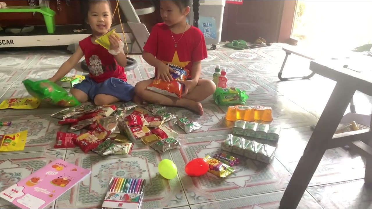 Mời các bạn cùng vào nhận quà cùng chị em Bông và Kem