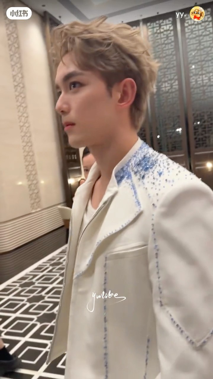 王磊 CD「春天来了」帯付き 260831王子来了#吴磊 #wulei #ウーレイ - YouTube