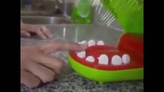 Крокодил с зубами. Иголки вместо зубов. / Crocodile with teeth. Needles instead of teeth.