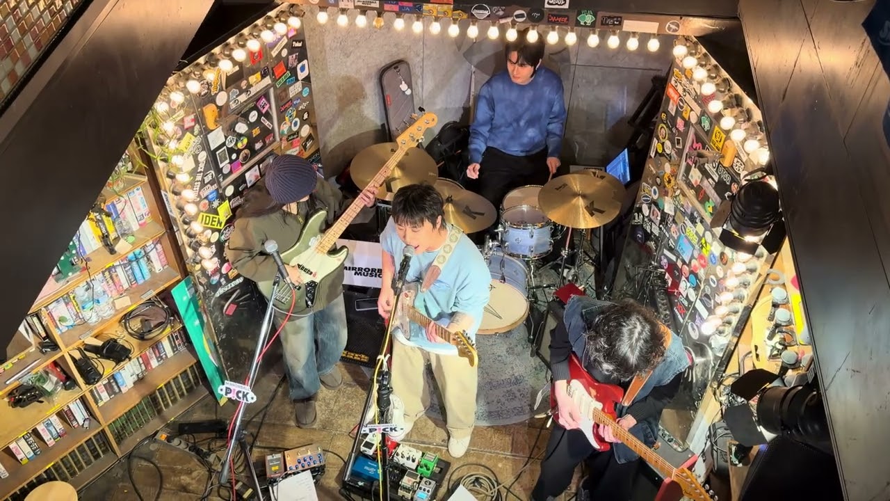 투데이올드스니커즈 _ 로봇맨 _ 260211 제비다방