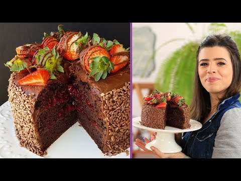 Vídeo: Bolo De Chocolate Com Geléia De Morango