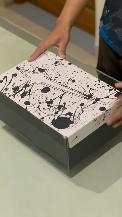 THE FIRST UNBOXING !!!! @thecometuniverse #sneakers #shoes #unboxing #comet #cometshoes