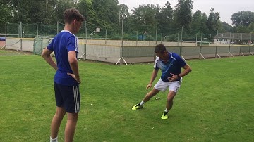 Sprinttraining Fussball: Umschalten & Richtungswechsel Ski Hop (Multidirectional Speed Shuffle Hop)