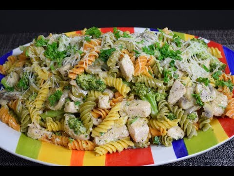 Easy Delicious Pasta with Chicken, Broccoli and mushrooms!