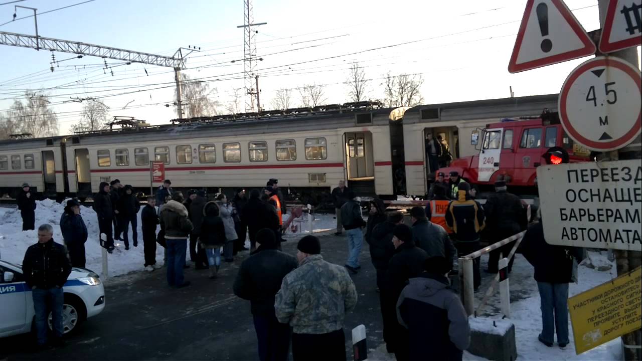 Электрички никольское нижегородская. ЖД переезд в Электроуглях. Происшествия в Электроуглях. Электроугли переезд.