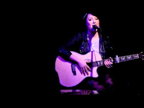 Roxanne Emery Live - Late