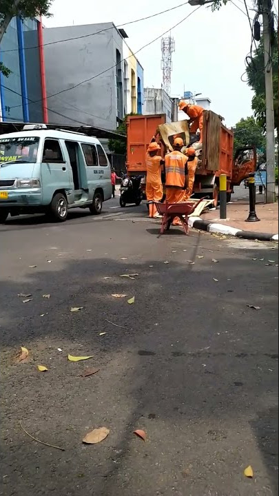 Mereka tak pernah lelah terus bekerja memastikan bersihnya Ibukota #shorts #jakarta #ibukotajakarta