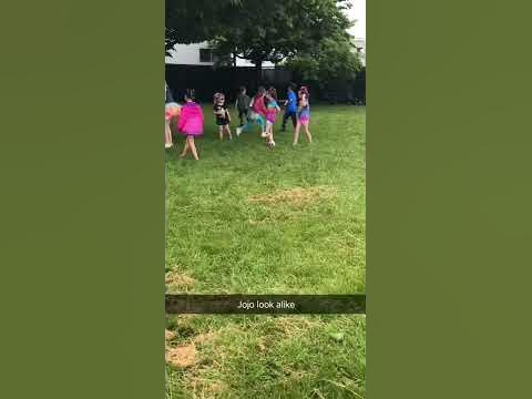 JoJo Siwa look alike at Nickelodeon slime fest - YouTube