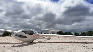 Having a blast with the improved ASW 28 (bigger balsa ailerons)