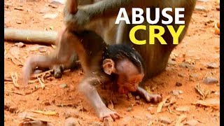 Terrified and heartbreaking...i can't stop my tear rolling down see
mum abuse baby alba & loudly cry