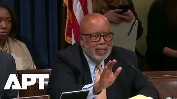 FBI-functionaris noemt Antifa de grootste terreurdreiging in de VS en botst met Democraten tijden...