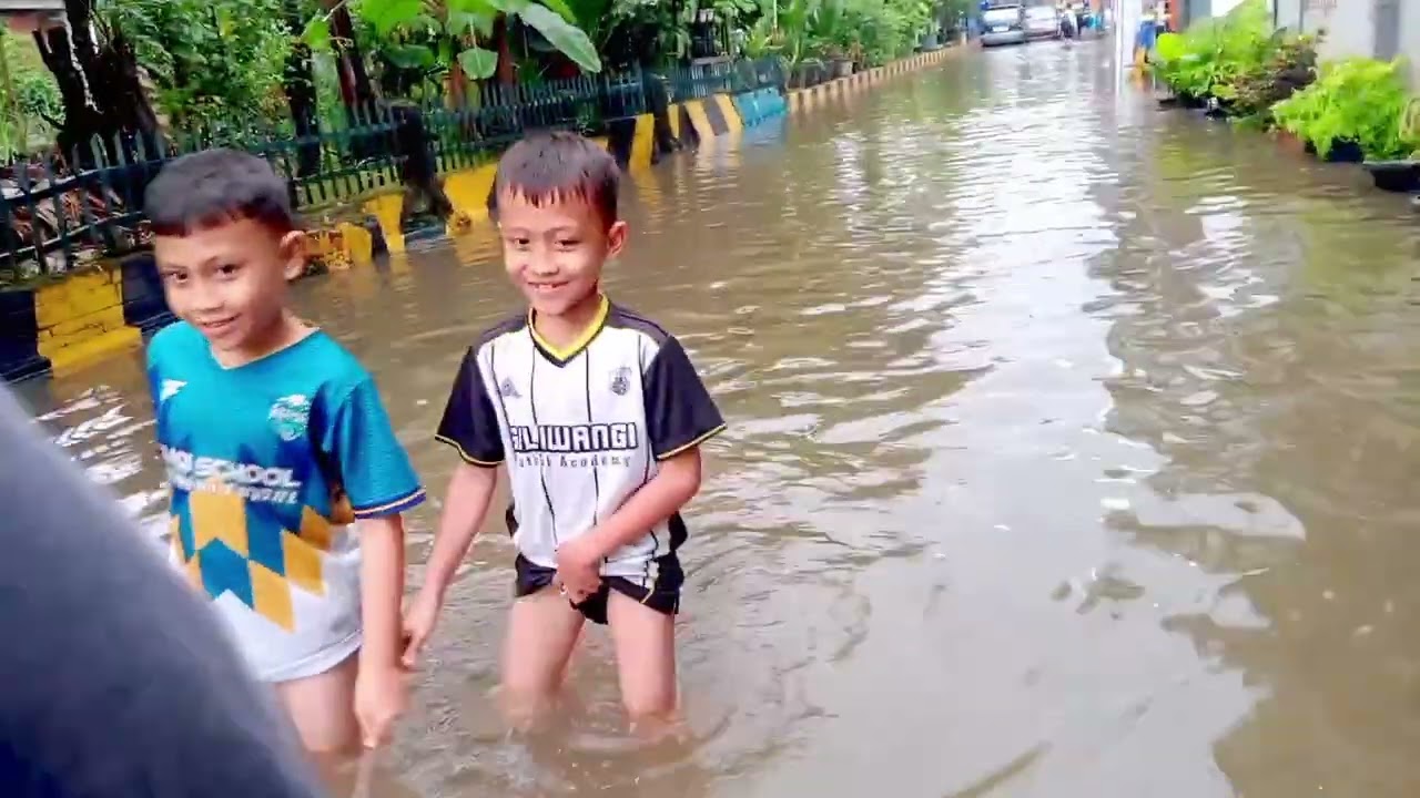 ASYIK GOWES TERJANG BANJIR | PERUMAHAN CHANDRA BARU BANJIR LAGI SETELAH SEKIAN LAMANYA 