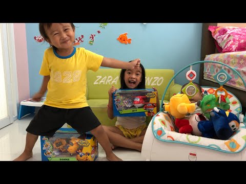 Kenzo main super wings hangar | Mainan Anak Pesawat Terbang | main bersama Zara Cute. 