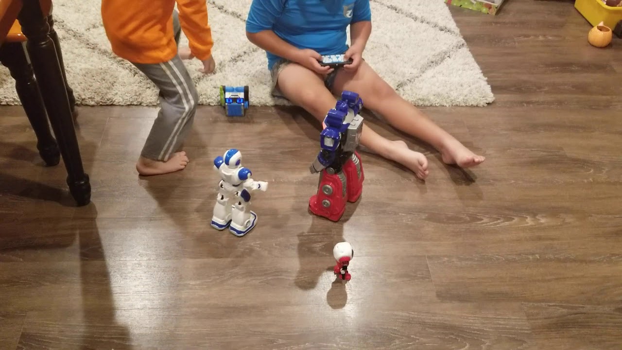 Robot play - YouTube