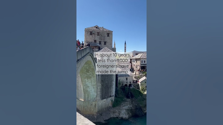 🫣Terrifying Bridge Jump in Mostar! 🇧🇦#shorts #bosnia #mostar #bridgejumping #starimost