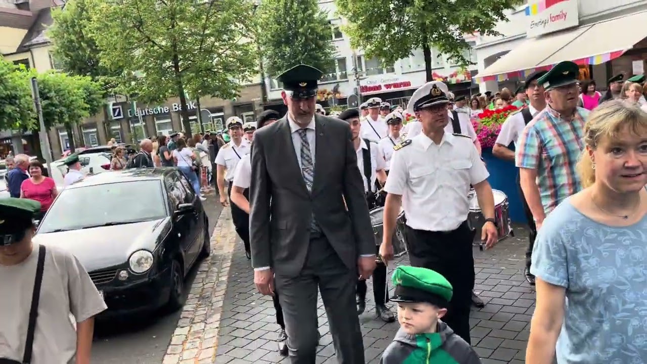 Abholung der Festmusik am Bahnhof, Schützenfest Olpe Samstag 2023, Marinemusikkorps Kiel