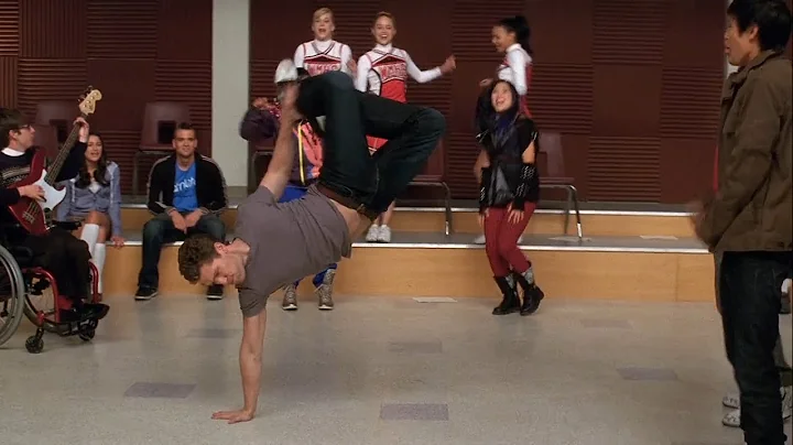 Bust a Move - Glee Cast - Matthew Morrison, Dianna...