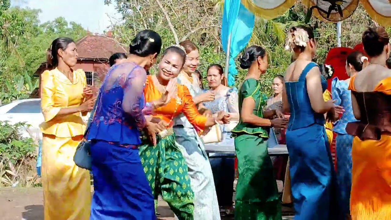 នំគមស្នូលដូង / ម៉ែម៉ែសុំវ៉ៃឡើងកាត់ព្រឹកហ្មង