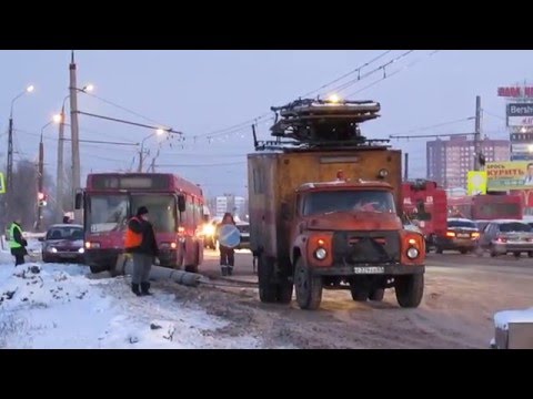 На адрес 4. Скорая помощь и пожарные-спасатели спешат на ДТП (Тольятти)