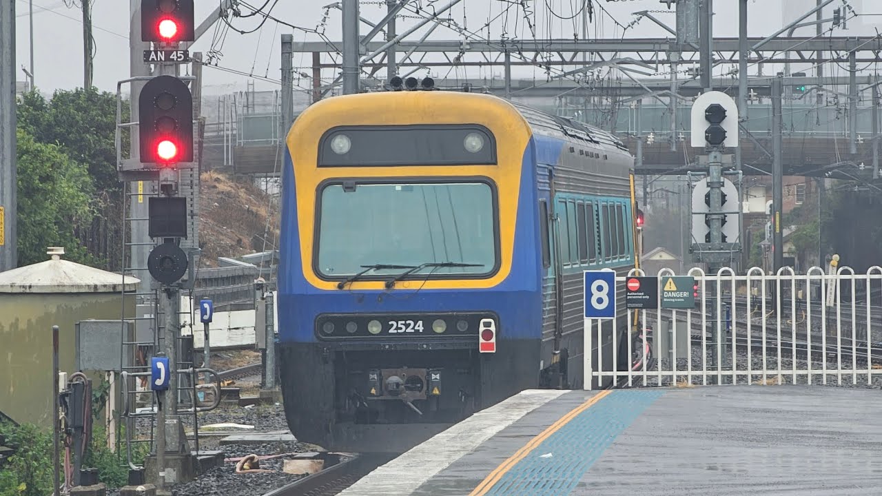 Sydney Trains 4827 hauling Xplorer Carriage EC2524 through Auburn - YouTube