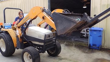 323 VIDEO of Cub Cadet Utility Tractor 3pts hitch W/ PTO and Bucket Loader