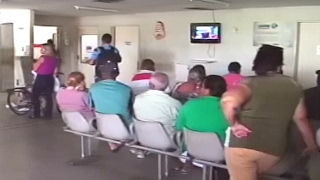 Cerca de 125 pessoas estao em macas nos corredores do Walfredo Gurgel