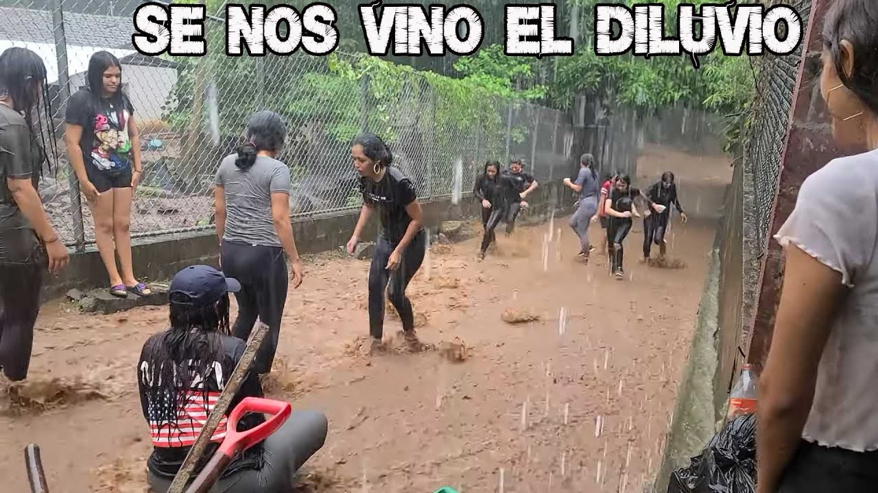 Se nos vino un diluvio y ellas aprovechan para jugar como niñas🤭||el rio despertó con creciente.