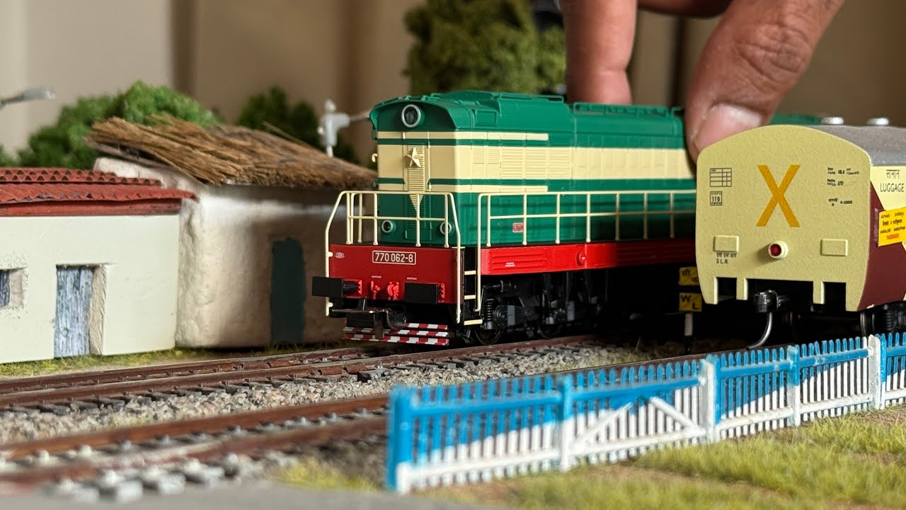 HO Scale Diesel Train Set 🚂 | Unboxing & Short Run - YouTube
