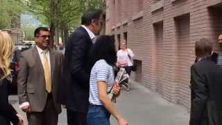 Famous BRAD GARRETT FROM EVERYBODY LOVES RAYMOND GREETS FANS AT ABC IN NEW YORK CITY Net Worth