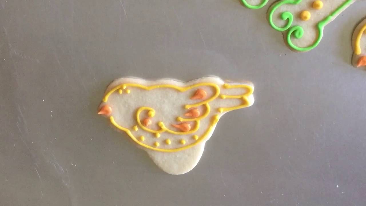 Artgirl Cookies/ decorating a bird cookie - YouTube