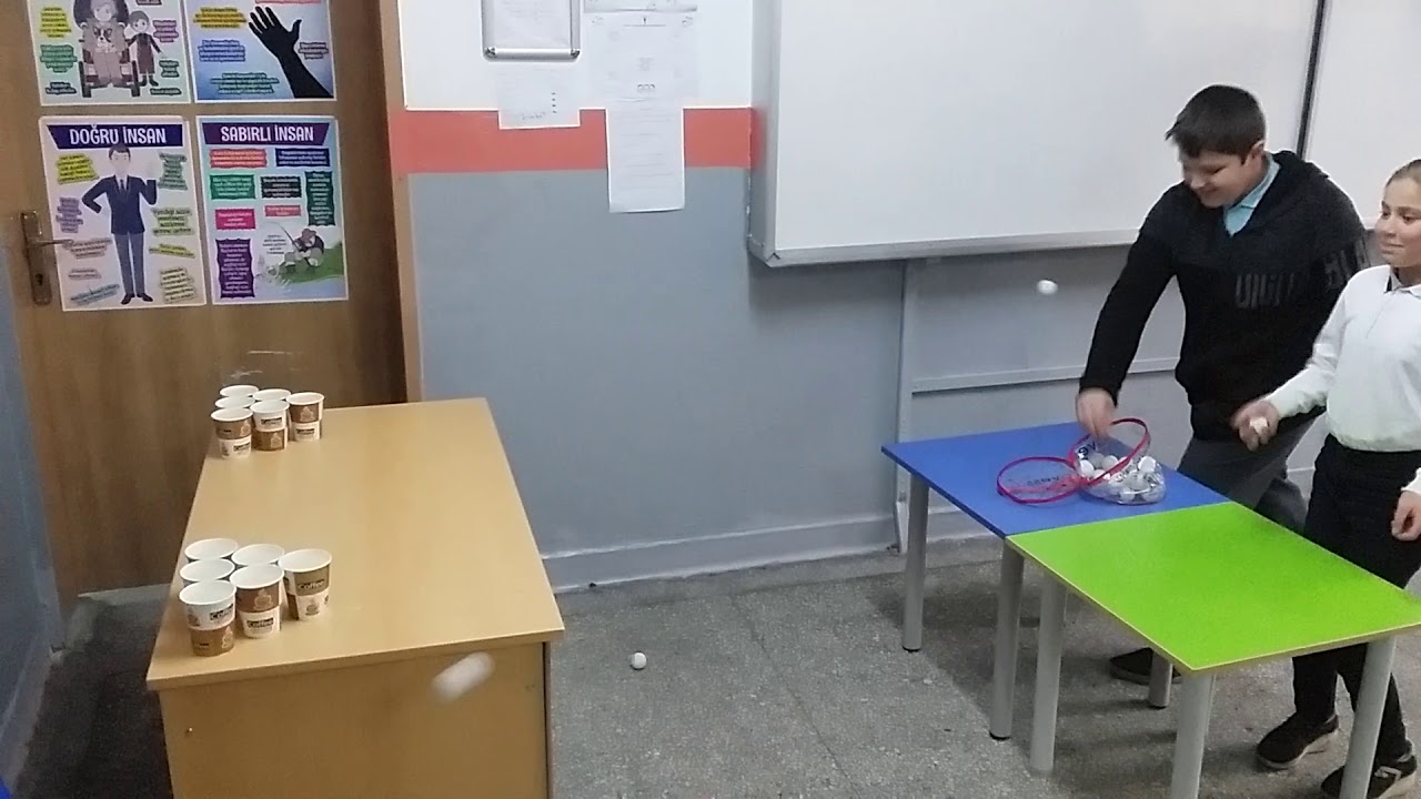 Ş.M.Ç.O.O Sınıf içi etkinliğimiz.Su dolu bardaklara pinpon topu basket