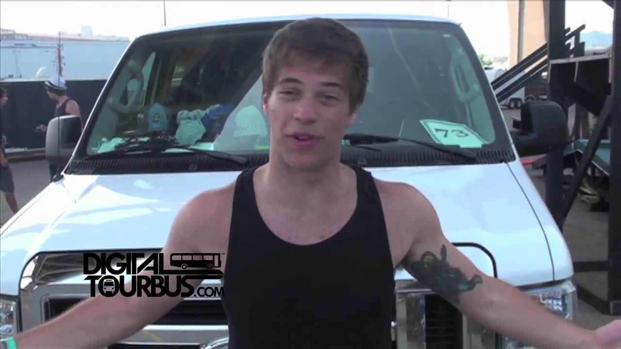 Stephen Jerzak - BUS INVADERS Ep. 262 (Warped Edition)