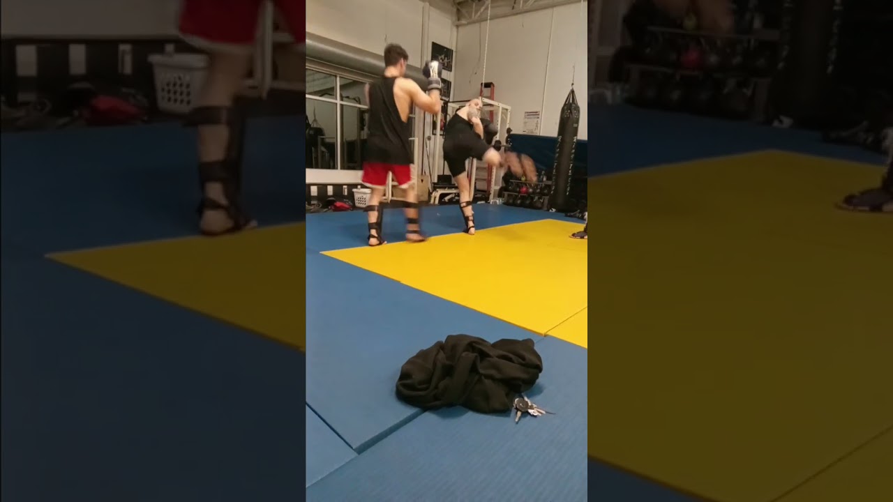 Block the hook counter with the clinch