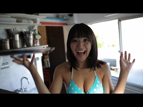 浅川梨奈、10代のフレッシュすぎるボディ!