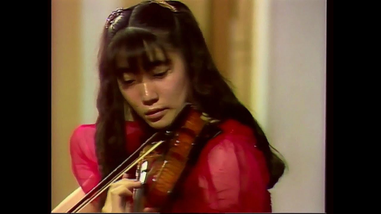 Bizet-Sarasate - Carmen Fantasy - Akiko Suwanai - Live - 1990