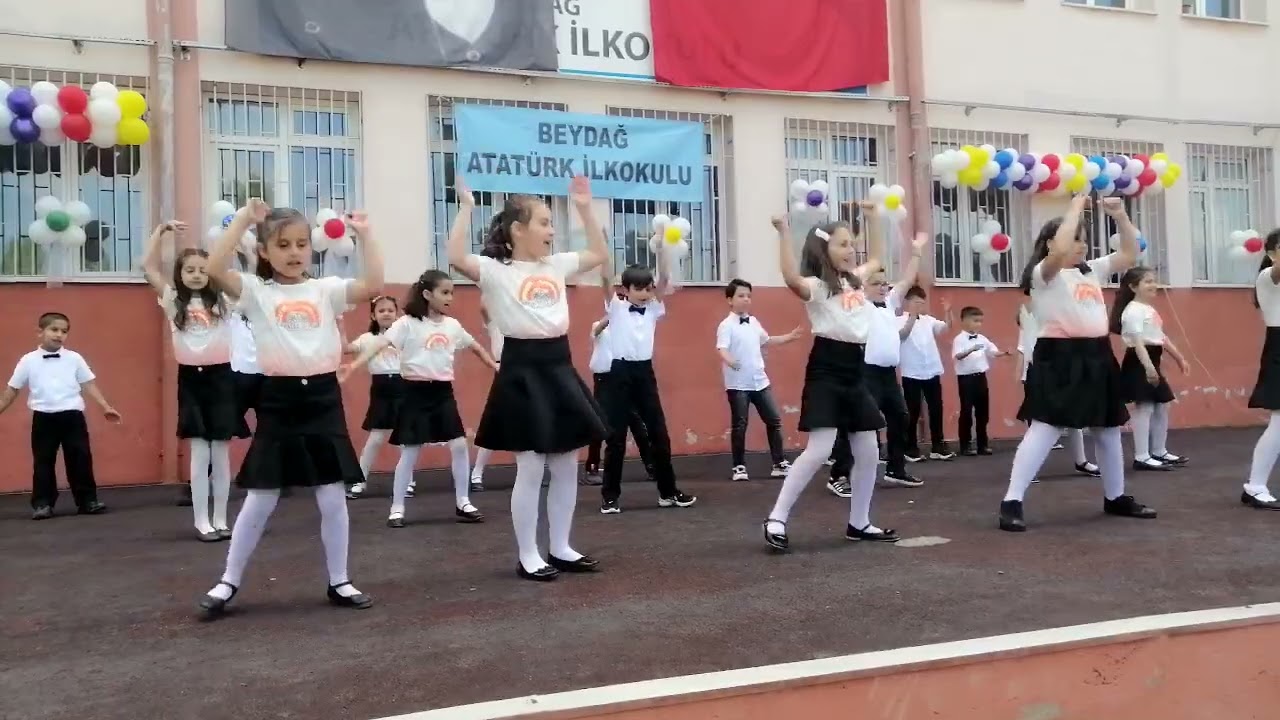 3-C sınıfı öğrencilerinin Hayat Sevince Güzel adlı gösterisi #23nisan #29ekim #cumhuriyetbayramı