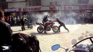 Жгём резину!Байк шоу (Омск май 2010) Жгём резину!Байк шоу (Омск май 2010)