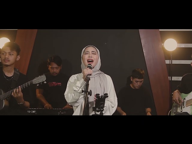 Naura Ayu - Jalan Tengah | Cover by Putri anastasya class=