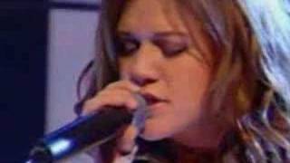 2003-12 - Kelly Clarkson - Low (Live at TOTP)