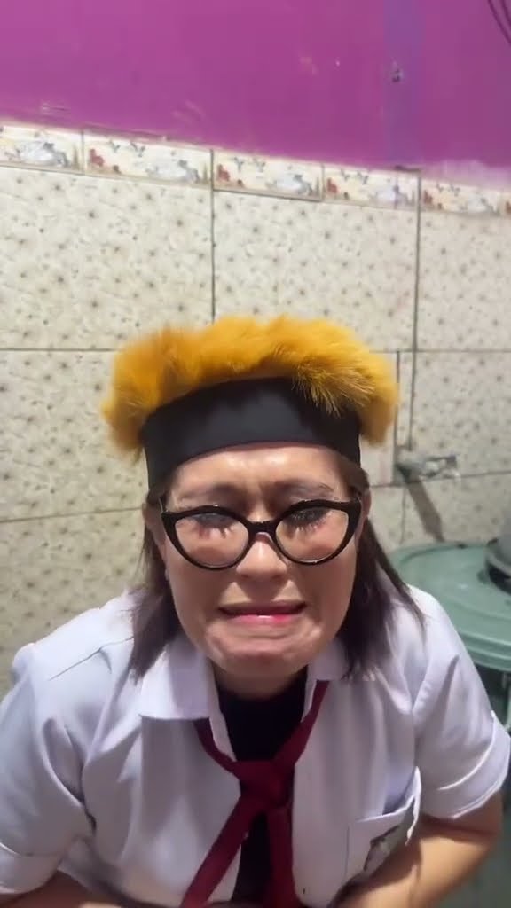 vidio kocak dan gokil @nyaikembang1nyaikembang1 /di tinggal di toilet??