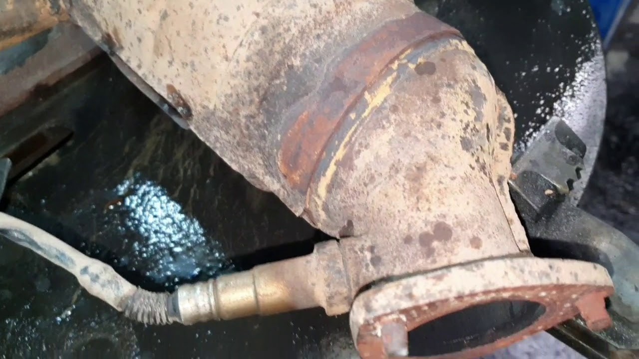 Как легко и быстро снять сломанные болты катализатора - YouTube