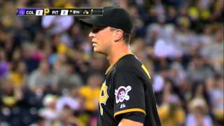 COL@PIT: Culberson loses bat, fan makes nice catch