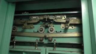 двери шахты грузового лифта кмз. двери шахты лифта 007. двери шахты лифта изнутри. двери лифта. привод дверей кабины лифта отис 2000r.