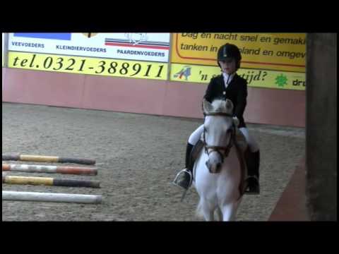 Philine Kostelijk en Rolita Veron in actie tijdens Indoor Dronten | video