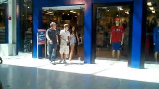 Fans spotted justin bieber shopping with selena gomez at parks mall,
texas