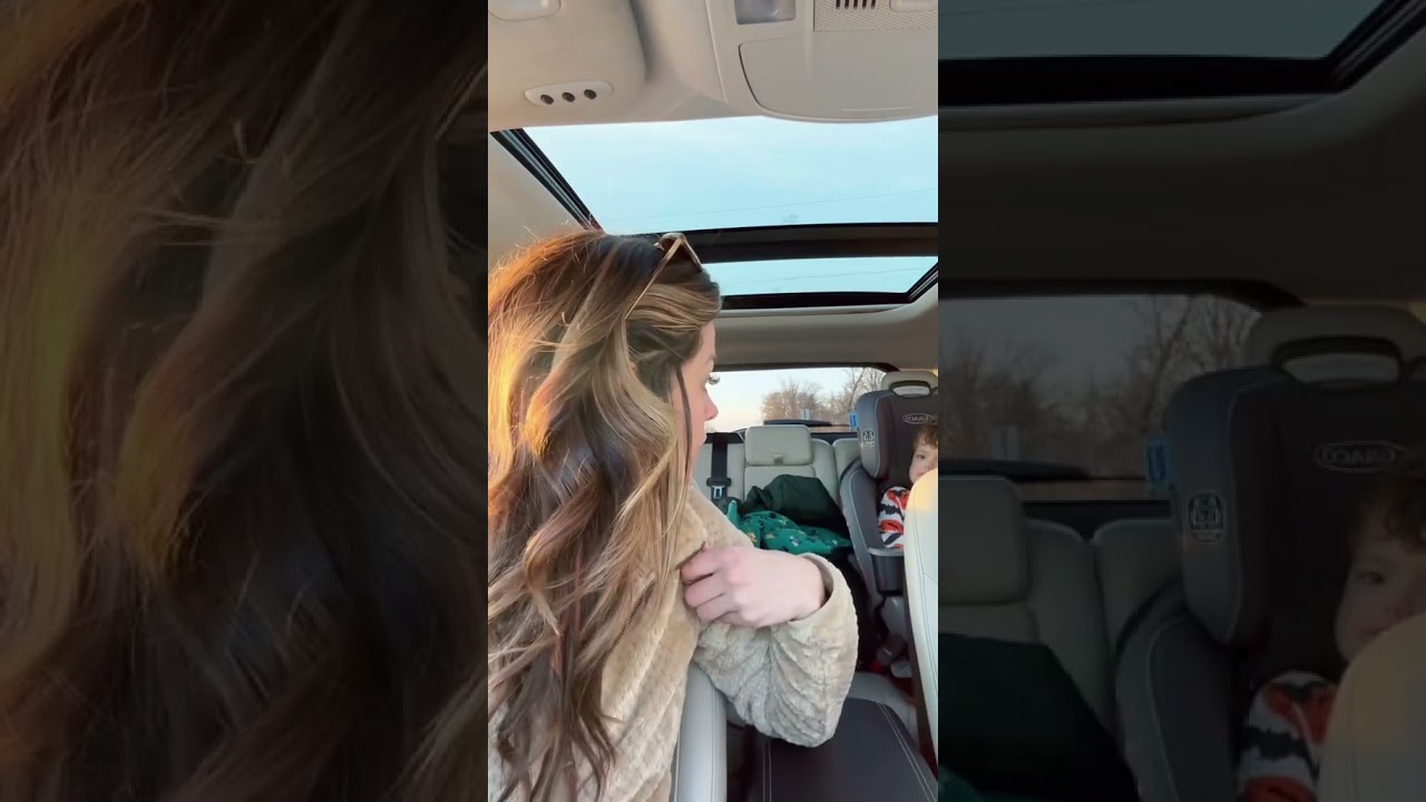 Wanna know what yelling in sign language looks like? Keep watching. This kidddddd.