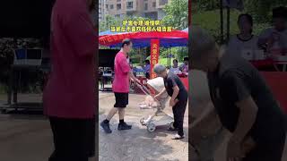 弟弟抢哥哥眼睛又掐起来了 #双胞胎 #双胞胎的日常生活 #萌娃搞笑日常 #双胞胎打架日常